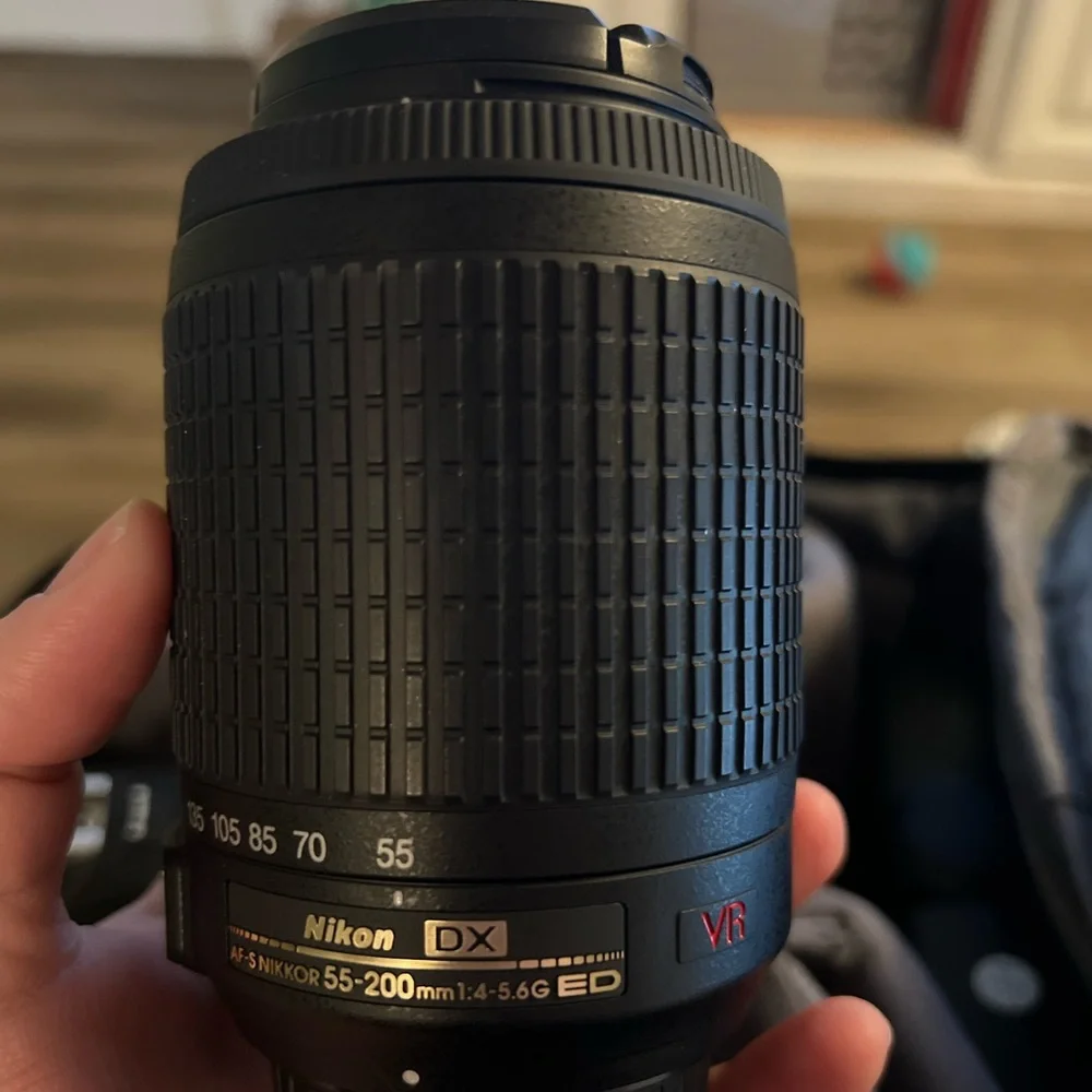 Nikon 5600 comes with 2 lenses the 18-55MMDX & the 55-200MMDX battery & charger